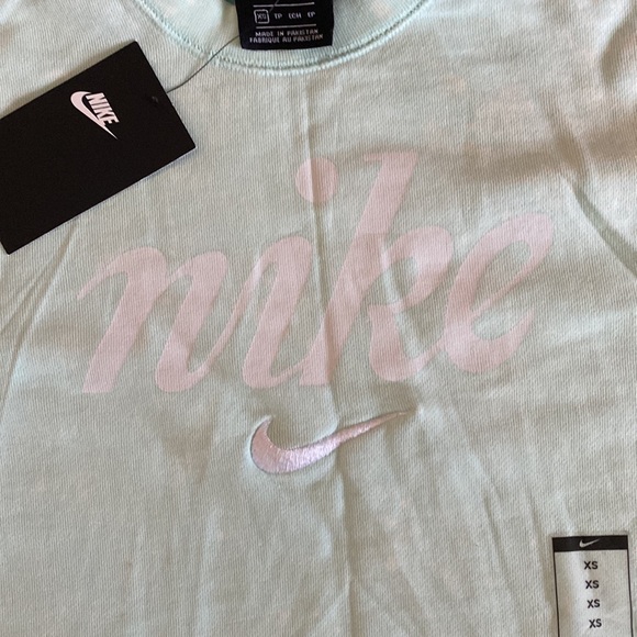 🌻SALE🌻 Nike crop  top - Picture 2 of 11